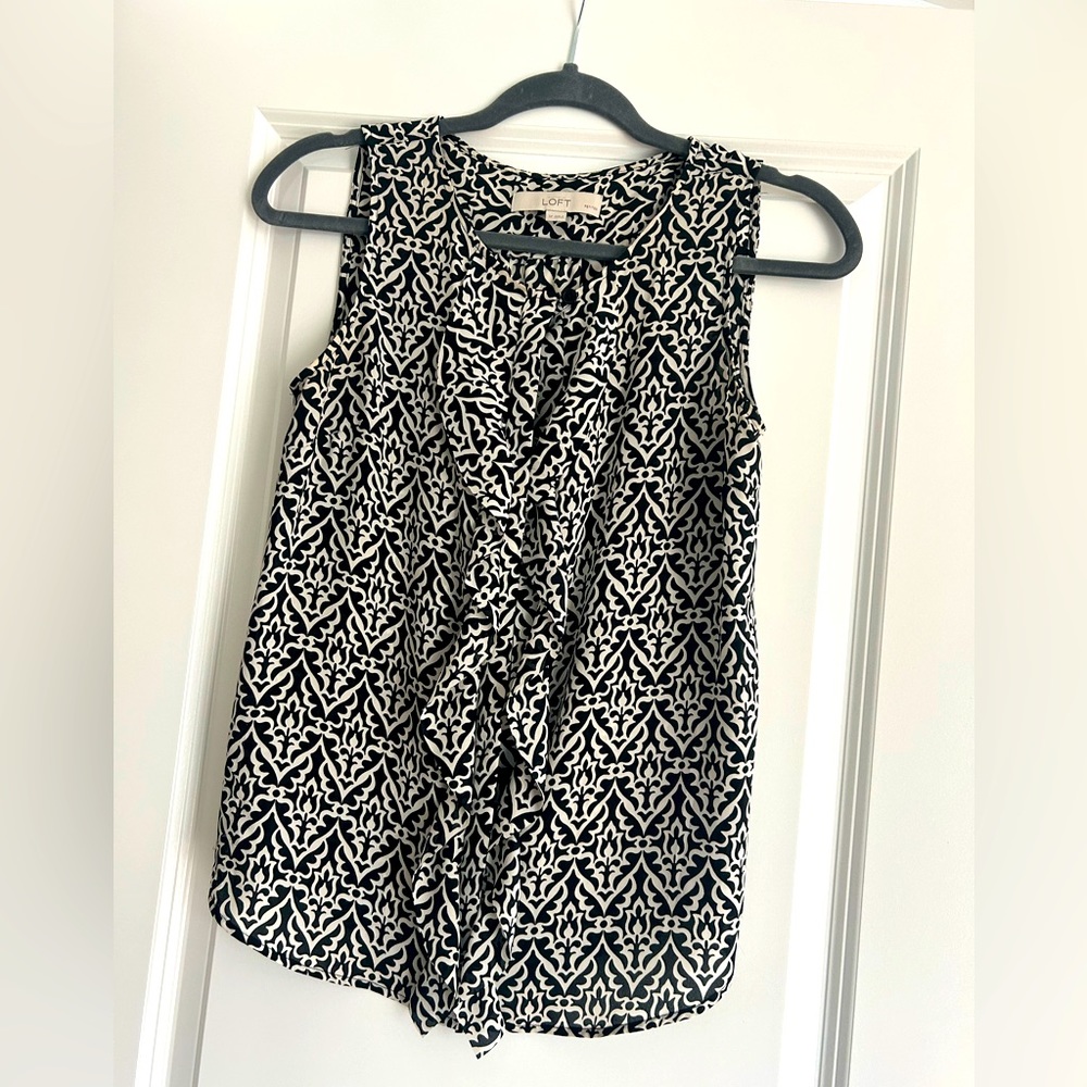 Black and white LOFT PS blouse like new in flattering silky material and cut.